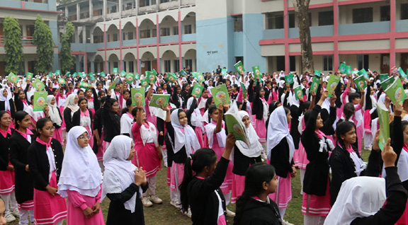 বই উৎসবে প্রাণবন্ত‌ শিক্ষার্থীরা