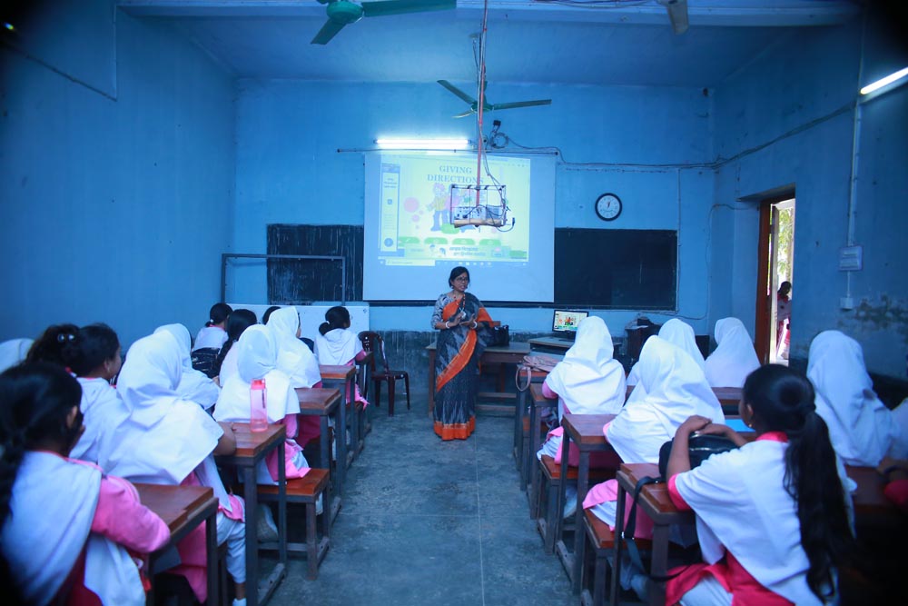 বিদ্যালয়ের মাল্টিমিডিয়া ক্লাস রুম