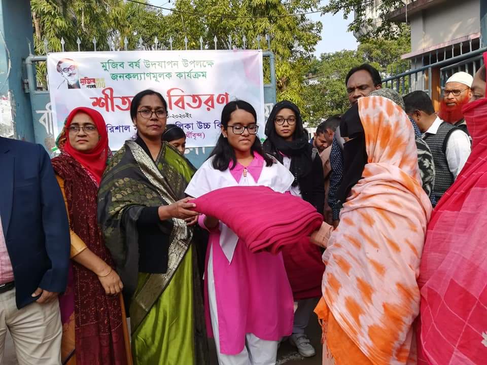 দরিদ্র অসহায় মানুষের মধ্যে শীত বস্ত্র বিতরণ